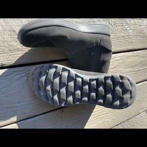 Skecher like new gray bootie size 8